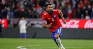 Mauricio Isla volvió a entrenar con la Roja tras dar negativo en su PCR