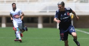 Barristas de Universidad de Chile amenazaron a Pablo Aránguiz con rayados en el CDA