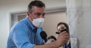 Sichel acentúa diferencias con programa de pensiones de Gabriel Boric