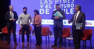 Ministro Paris advirtió por uso incorrecto de mascarillas tras contagio de Boric