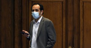 Diputado y candidato a senador del PC pidió cerrar el Senado tras fracaso de acusación contra Piñera
