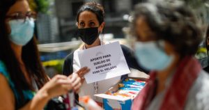 Asesores de constituyentes vendieron helados para denunciar sueldos impagos