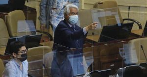 Con un descanso de 15 minutos: Naranjo completó 5 horas de discurso por la acusación contra Piñera