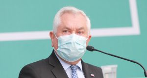 Ministro Paris por síntomas del COVID-19: 