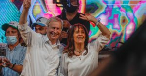 El País describe comicios chilenos como una elección entre la ultraderecha y la extrema izquierda