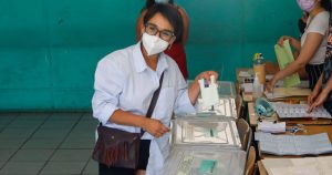 La caótica votación de Karina Oliva: 