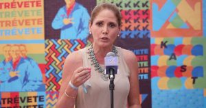 Comando de Kast celebra llegada de Paula Daza: 