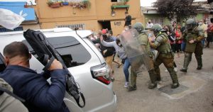 Visita de José Antonio Kast a Lo Espejo termina con protesta de vecinos