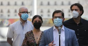 Boric propuso reducir sueldos de altas autoridades a 