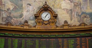 Bolsa de Santiago cierra al alza tras rechazo del cuarto retiro en el Senado