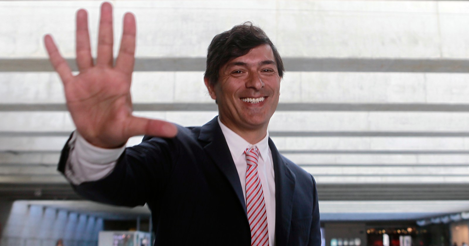 Parisi estafador Provoste