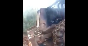 Hombre rompe en llanto tras quema de maquinaria en La Unión: 