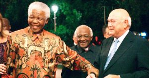 Murió Frederik de Klerk, el ex presidente de Sudáfrica que liberó a Nelson Mandela