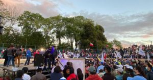 Municipio de Valdivia cuestiona uso sin permiso de medialuna para cierre de campaña de Kast