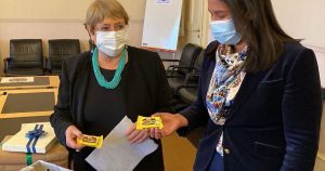 Qué hay detrás de la imagen de Michelle Bachelet con Chokitas