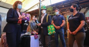 Estudio: 72% de las emprendedoras debe compatibilizar su negocio con labores del hogar