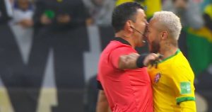 Conmebol suspendió de forma indefinida a Roberto Tobar por no expulsar a Neymar