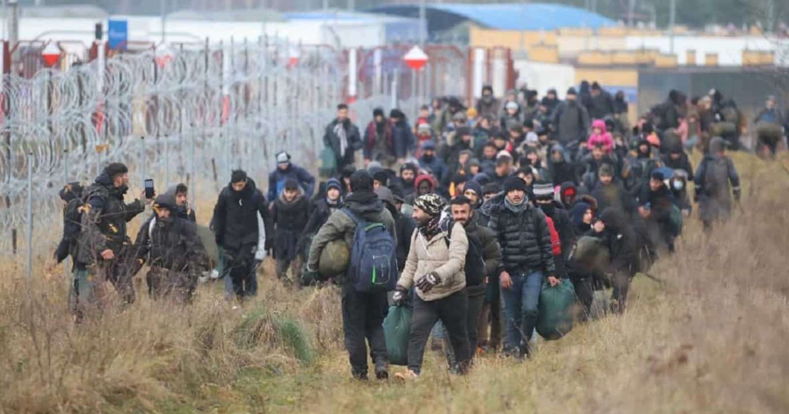 Policía polaca migrantes frontera