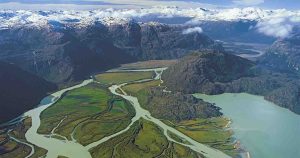 Santander y Museo Chileno de Arte Precolombino lanzan libro “Caminos de agua, los ríos de Chile”