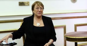 Ex presidenta Bachelet llegó a Chile en completo hermetismo