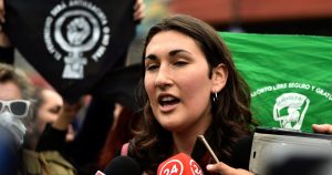 Emilia Schneider descarta acusación de acoso contra Boric: 