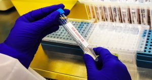 Francia notifica un nuevo récord de contagios de Covid-19: 208 mil casos