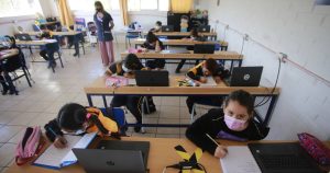 Reúnen firmas para que libertad de educación sea debatida en la Convención Constitucional