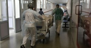 Estudio sudafricano sugirió que variante ómicron tiene un 80% menos de riesgo de hospitalización