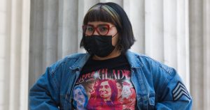 Convencional Valentina Miranda (PC) respalda ataque con huevos a Leopoldo López: “Golpista y prófugo”