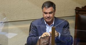 Ossandón confirma apoyo a Kast y entrega ocho 