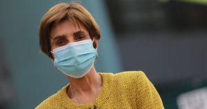 Ex trabajadores del Minsal denuncian a Paula Daza en Contraloría por no pago de finiquitos