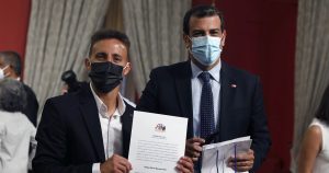Diego Buonanotte y Matías Zaldivia reciben su carta de nacionalización chilena
