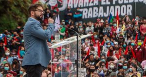 Boric firma acuerdo por viviendas dignas y promete inmobiliaria popular