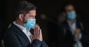 Boric confirma que aumentará impuesto a los combustibles: alza repercutirá fuerte en la bencina