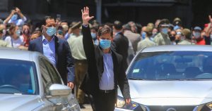 Gabriel Boric llegó a La Moneda para concretar primera reunión con Sebastián Piñera