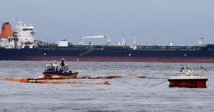 Nuevo derrame de petróleo afecta a la bahía de Quintero