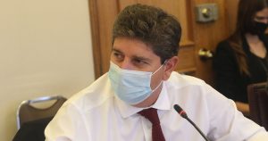 Ministro de Hacienda responde a críticas por PGU: 