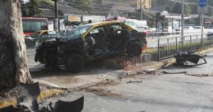 Ñuñoa: mujer fallece tras colisión entre un auto robado y taxi en el que viajaba