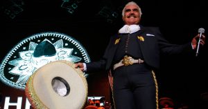 Confirman muerte de cantante mexicano Vicente Fernández a los 81 años