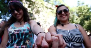 Cuándo comienza a funcionar el matrimonio igualitario en Chile y qué permite
