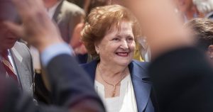 Oposición recuerda polémicas de Lucía Hiriart: acusan que murió impune