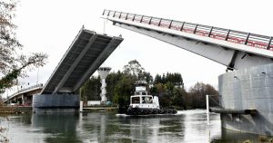 MOP anuncia que se firmó adjudicación para la reparación del puente Cau Cau