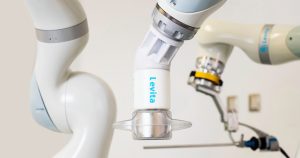 Médico chileno es destacado como uno de los 100 innovadores 2021 de Bloomberg