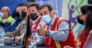 Ministros llegaron a Quillón por avance de incendio forestal