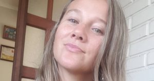 Denuncian que ex Mekano Rosemarie Dietz fotografió su voto y lo subió a redes sociales