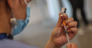 Israel: cuarta dosis de la vacuna quintuplica los anticuerpos