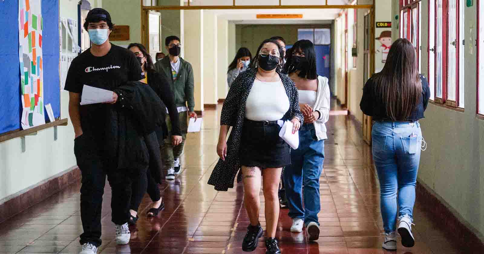 postular adecuadamente