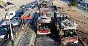 Cuatro buses fueron quemados en Pedro Aguirre Cerda y Estación Central