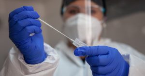 Al alza: Ministerio de Salud reportó 4.380 casos nuevos y positividad supera el 5%