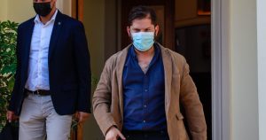 Boric apunta a un sueldo mínimo de $400 mil en su primer año de Gobierno